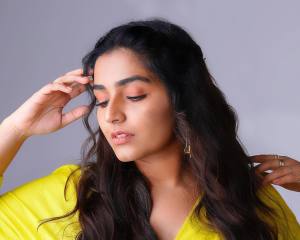 rajisha-vijayan-in-yellow-frock-images-001