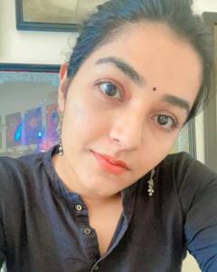 rajisha-vijayan-in-yellow-frock-images-004
