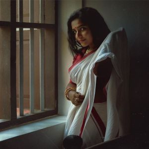 rajisha-vijayan-kerala-traditional-saree-photos-006