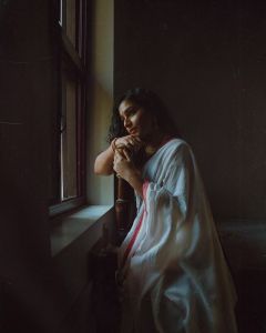 rajisha-vijayan-kerala-traditional-saree-photos-008