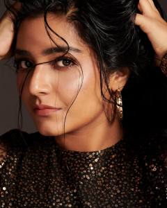 rajisha-vijayan-latest-photo-shoot-pics-0812-002