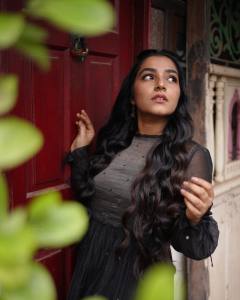 rajisha-vijayan-latest-photos-in-black-top-001