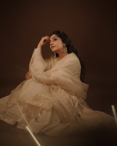 rajisha-vijayan-latest-pictures-and-styling-outfit-015