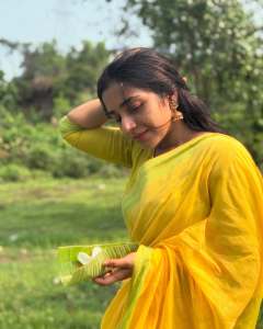 rajisha-vijayan-new-latest-photos-in-yellow-saree-after-weight-loss-004