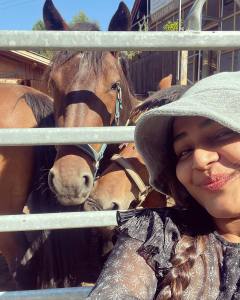 rajisha-vijayan-new-photos-with-horse-003