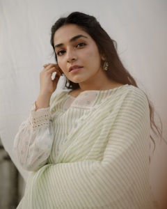 rajisha-vijayan-new-photoshoot-003