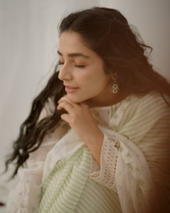 rajisha-vijayan-new-photoshoot-004