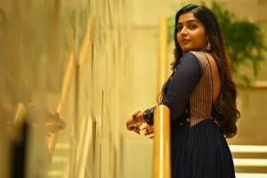 rajisha-vijayan-new-pics-in-blue-long-dress-003
