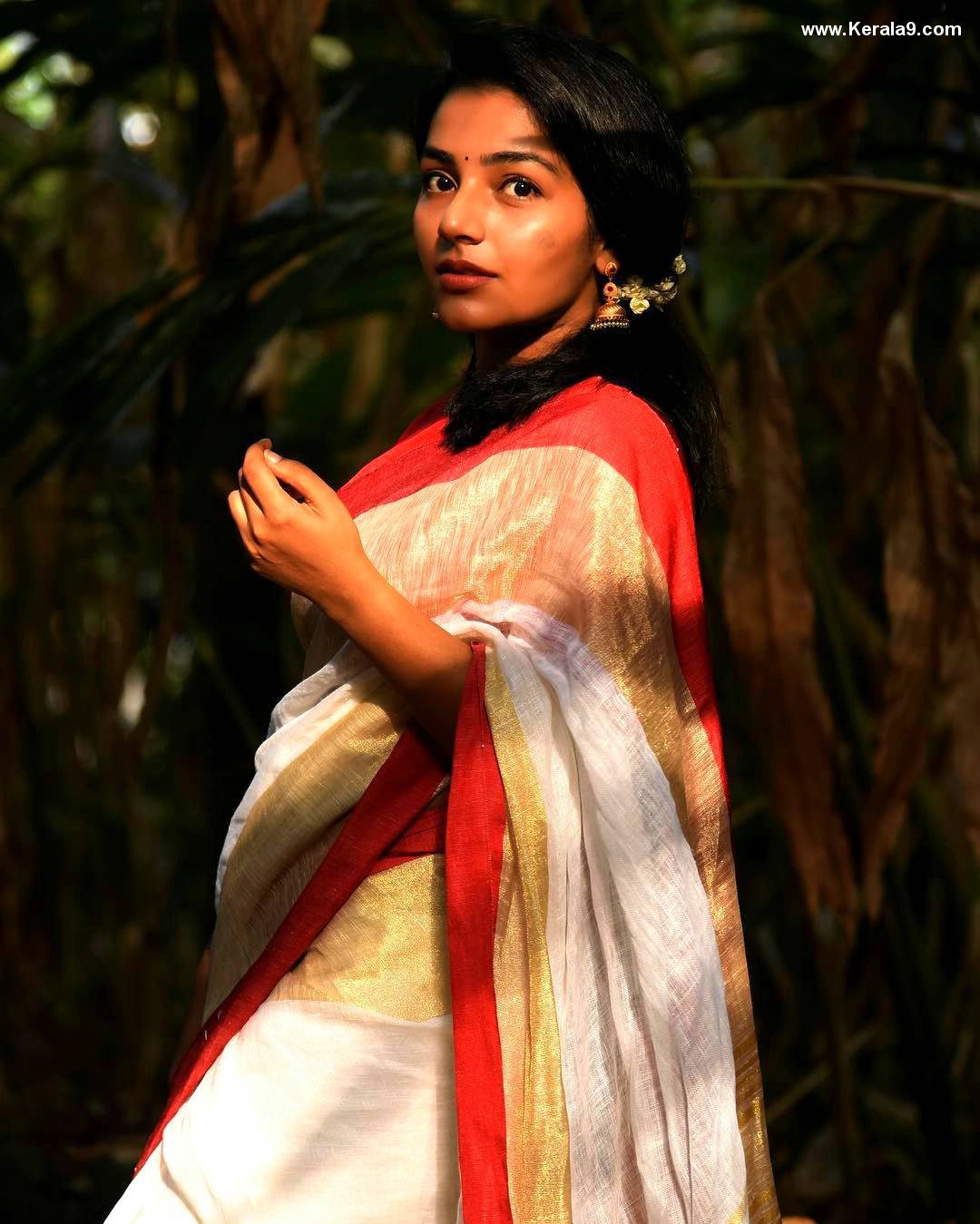 rajisha vijayan in kerala saree photos-002