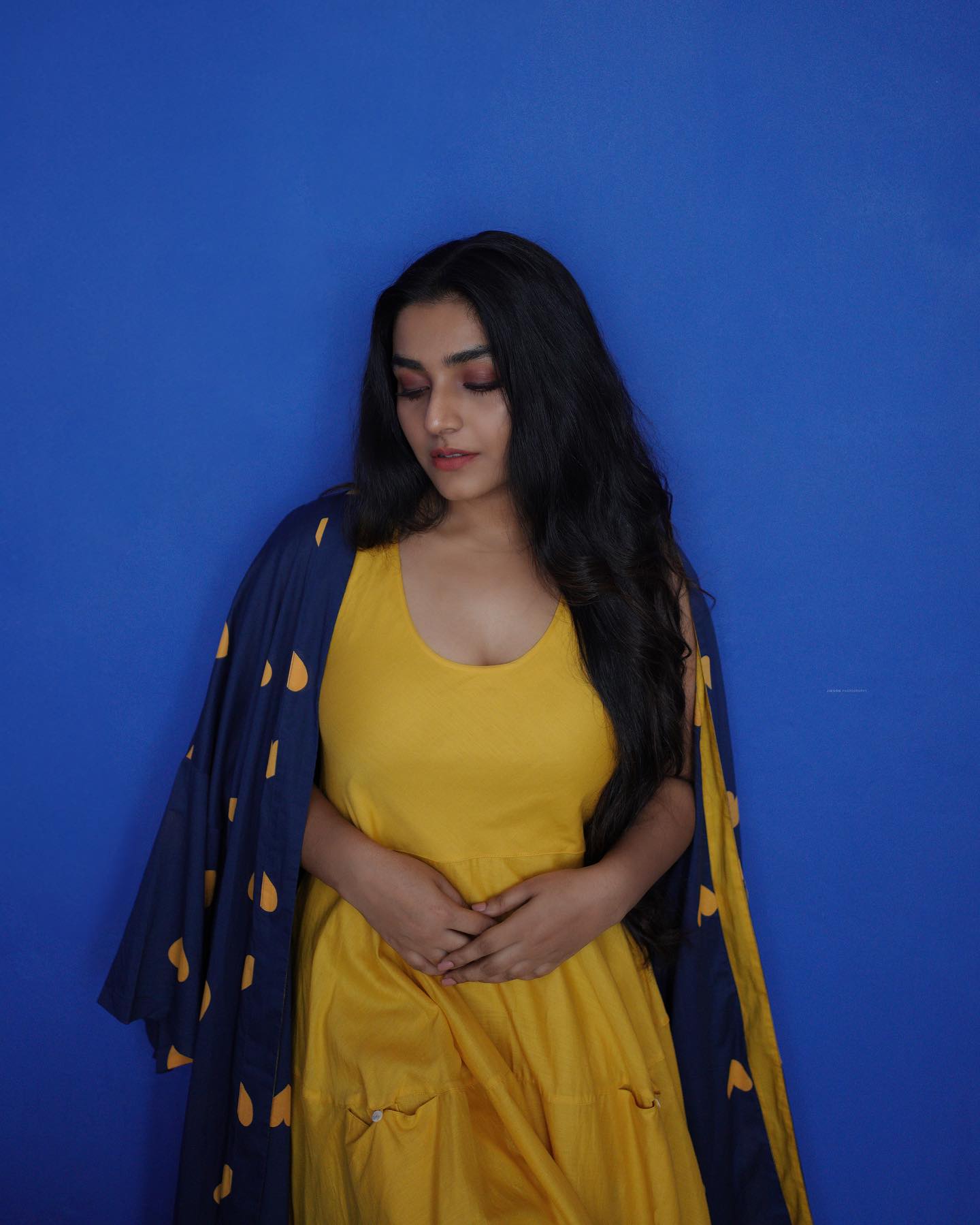 rajisha-vijayan-in-yellow-a-line-top-with-blue-style-dress-images-001