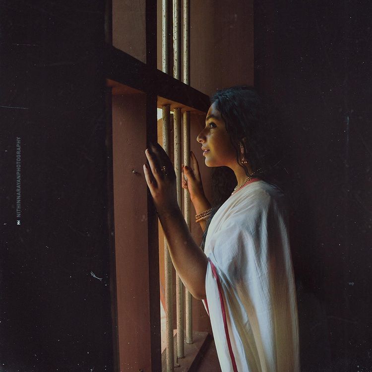 rajisha-vijayan-kerala-traditional-saree-photos-007