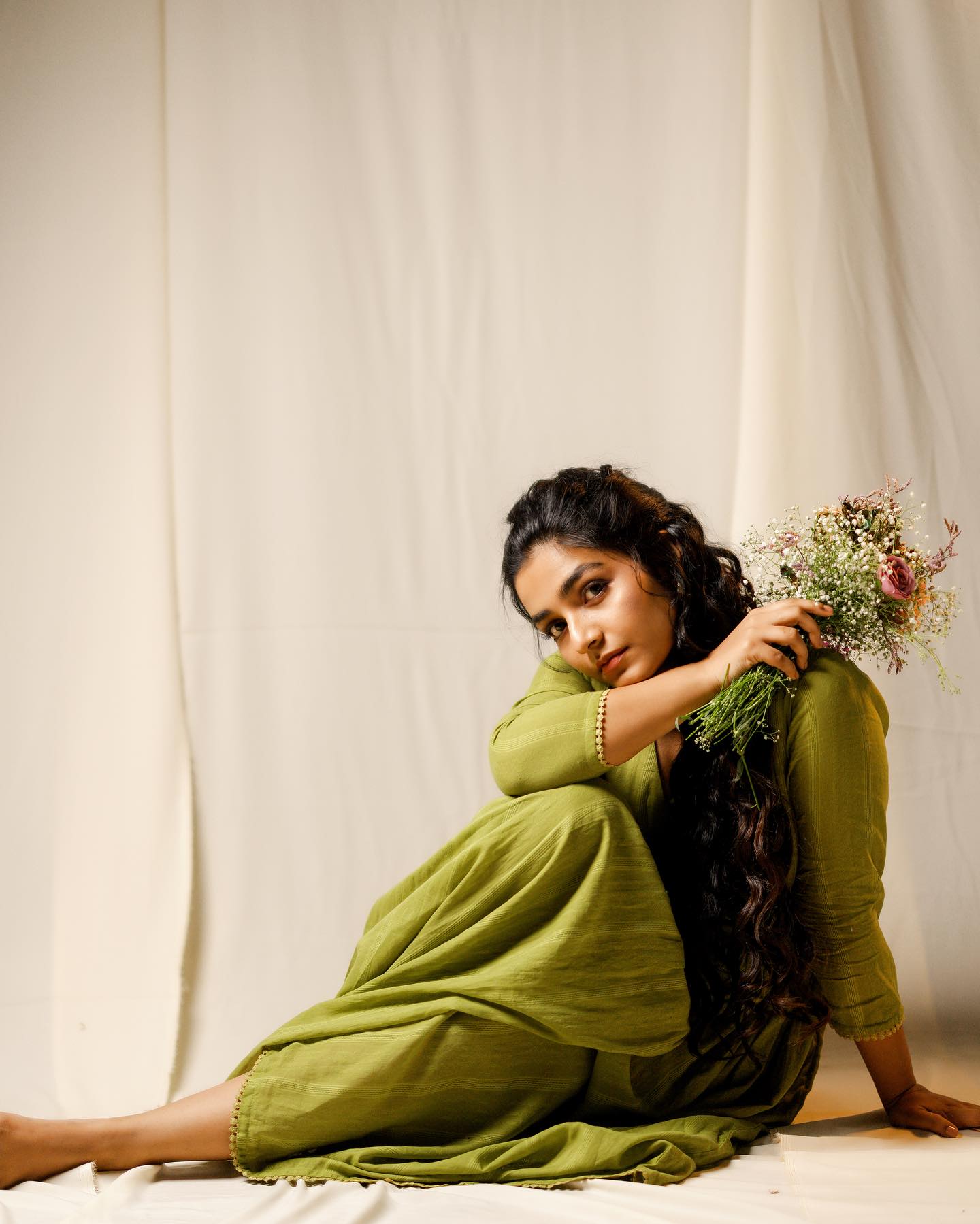 rajisha-vijayan-latest-photos-light-green-salwar-001