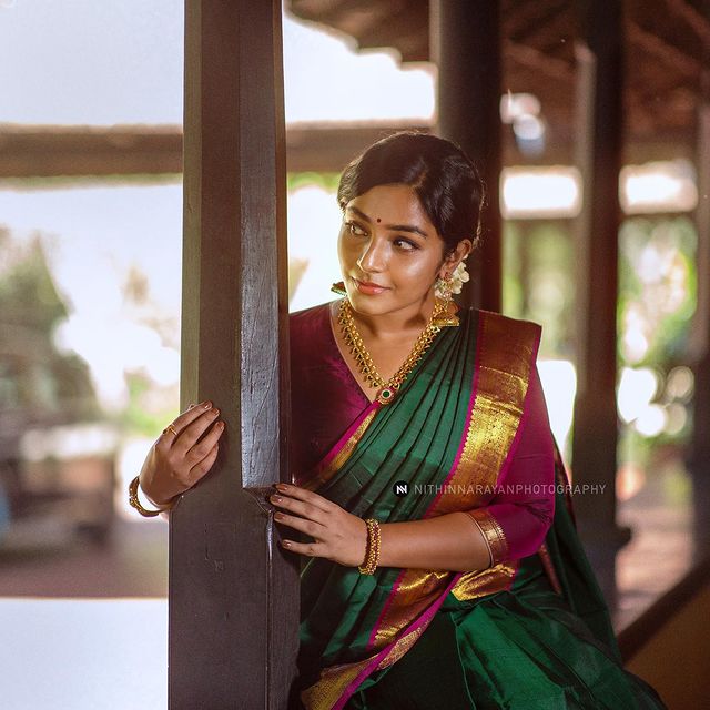 rajisha-vijayan-latest-photoshoot-in-saree