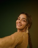 rajisha-vijayan-latest-pictures-and-styling-outfit-005