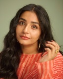 rajisha-vijayan-latest-pictures-and-styling-outfit-008