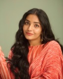 rajisha-vijayan-latest-pictures-and-styling-outfit-010