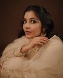 rajisha-vijayan-latest-pictures-and-styling-outfit-014