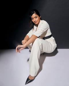 rashmika-latest-outfit-photos-003