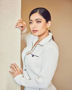 rashmika-mandanna-Ribbed-Knit-Dress-005