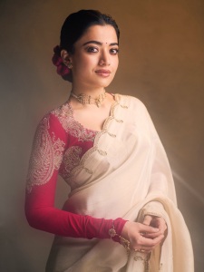 rashmika-mandanna-in-cream-colored-saree-with-pink-long-sleeved-blouse-adorned-with-rich-intricate-gold-paisley-and-floral-embroidery-design-photos-005
