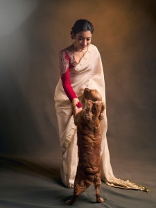 rashmika-mandanna-in-cream-colored-saree-with-pink-long-sleeved-blouse-adorned-with-rich-intricate-gold-paisley-and-floral-embroidery-design-photos-006