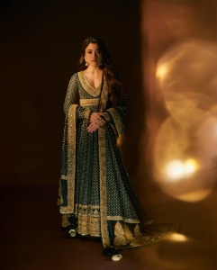rashmika-mandanna-in-festive-party-wear-out-fit-photos-006