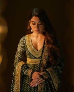 rashmika-mandanna-in-festive-party-wear-out-fit-photos-008