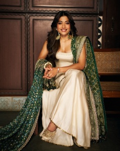 rashmika-mandanna-in-festive-party-wear-out-fit-photos-013