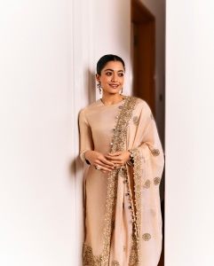 rashmika-mandanna-in-gold-colour-party-wear-simple-churidar-photos-001