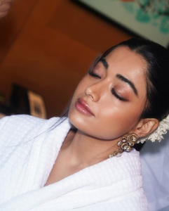 rashmika-mandanna-in-gold-colour-party-wear-simple-churidar-photos-007