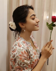 rashmika-mandanna-in-loose-pants-with-jacket-photos-001