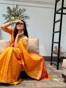 rashmika-mandanna-in-mango-yellow-and-pink-combo-saree-look-photos-002