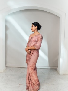 rashmika-mandanna-in-peach-saree-with-blouse-style-ideas-001
