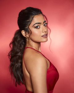 rashmika-mandanna-in-red-stunning-photo-003