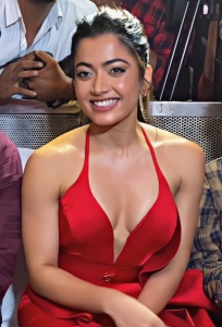 rashmika-mandanna-in-red-stunning-photo-005