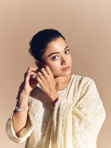 rashmika-mandanna-latest-trendy-photos-002