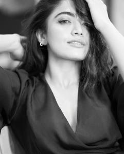 rashmika-mandanna-new-photos-in-black-and-white-003