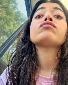 rashmika-mandanna-no-makeup-look-style-ideas-photos-007