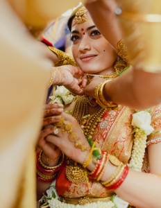 rashmika-mandanna-wedding-saree-and-ornaments-look-photos-001