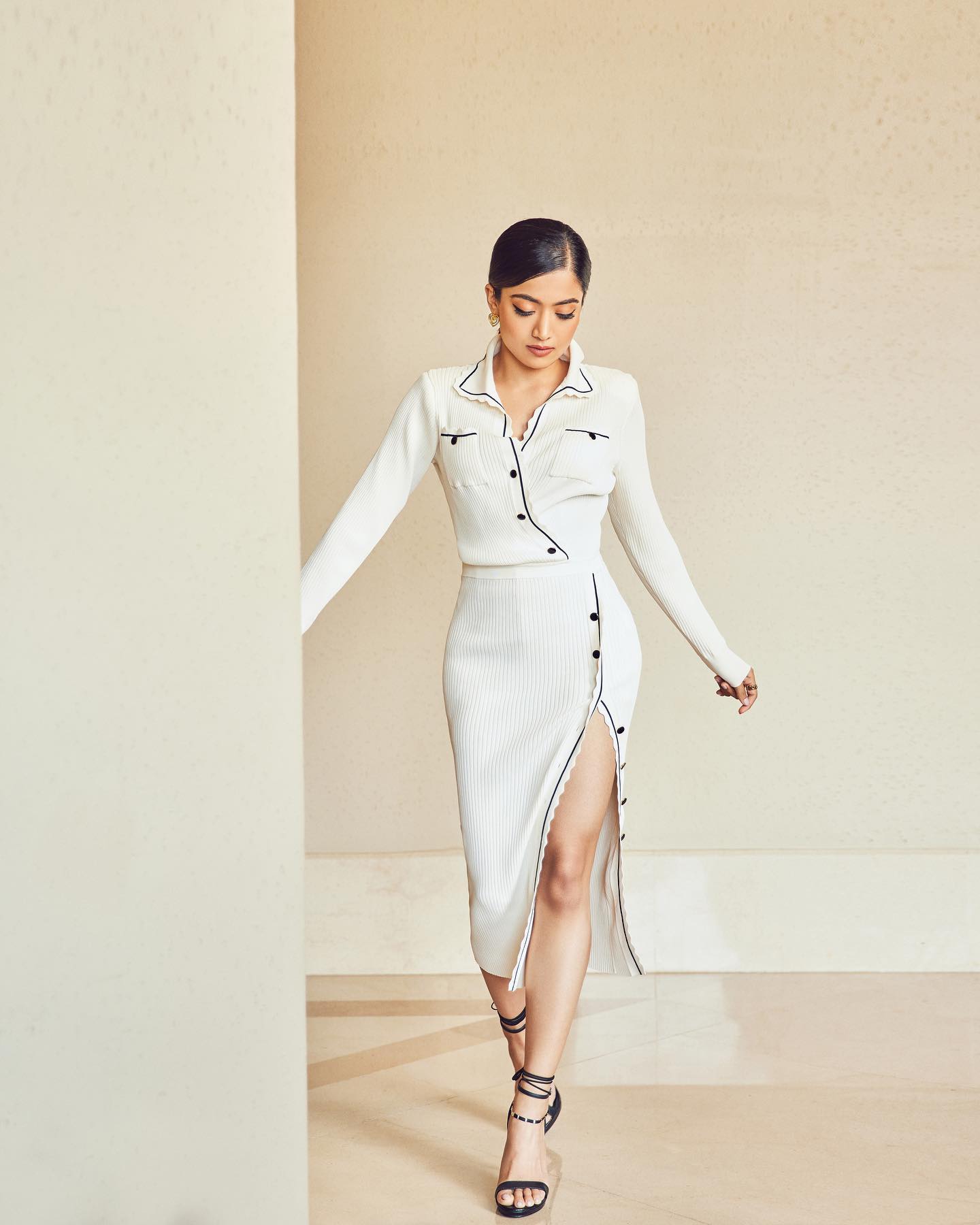 rashmika-mandanna-Ribbed-Knit-Dress-004.jpg