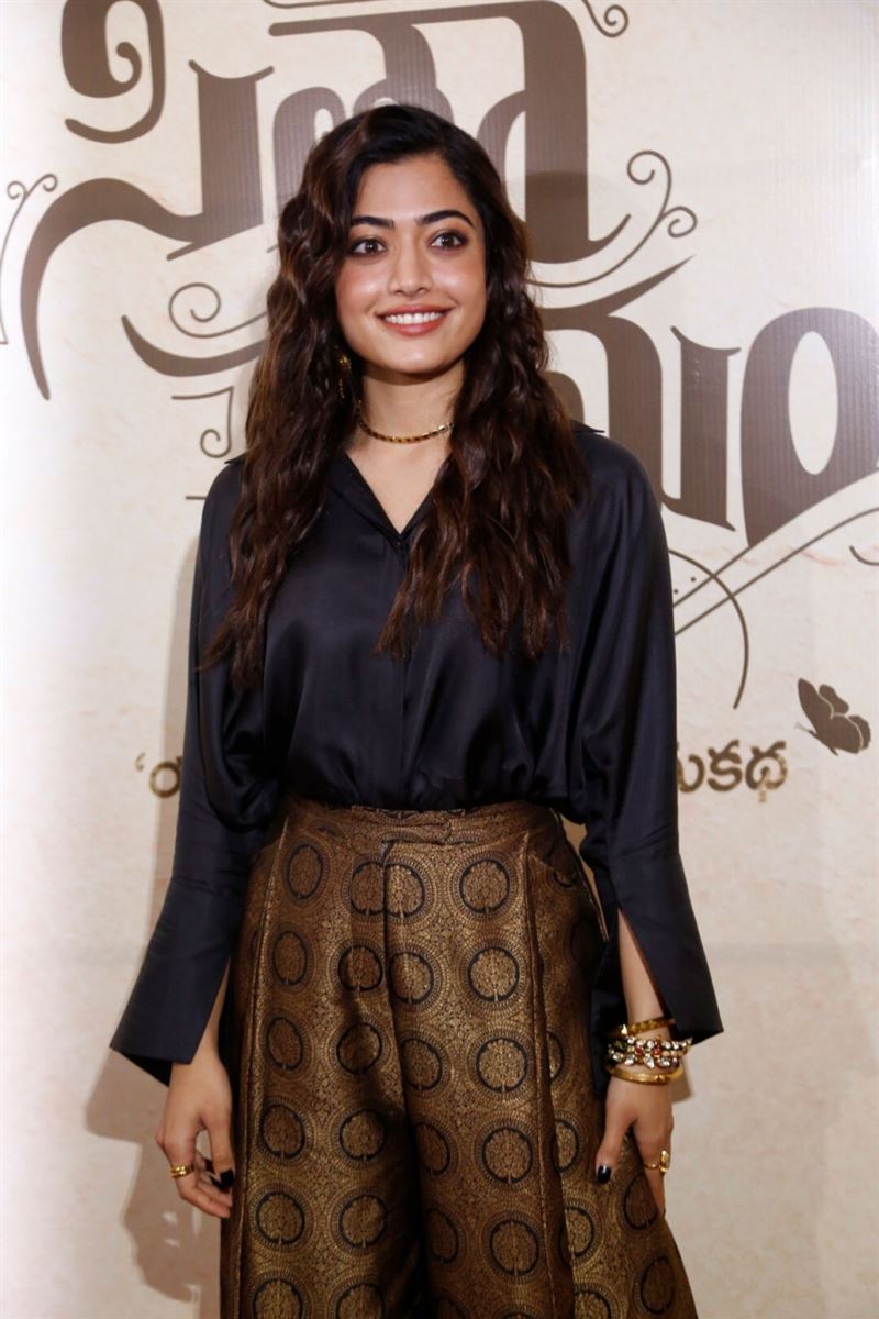 rashmika-mandanna-new-look-in-black-outfit-005.jpg