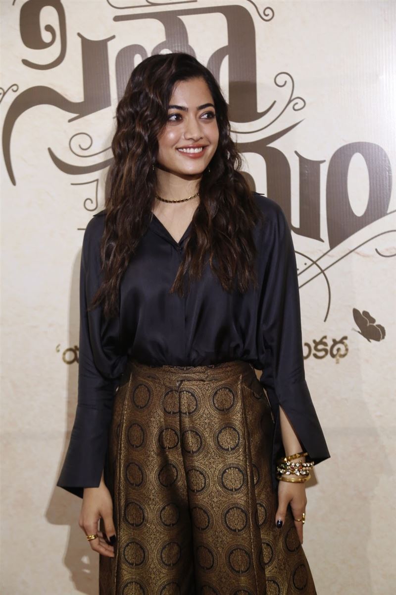 rashmika-mandanna-new-look-in-black-outfit-010.jpg