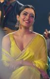 rashmika-mandanna-Yellow-saree-photos-in-animal-movie-promotion-004