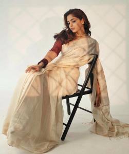 reba-john-in-saree-images-001