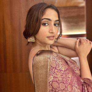 reba-john-in-saree-images-002