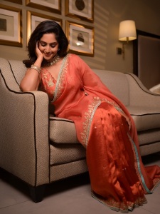 reba-monica-john-in-orange-party-wear-saree-images-003
