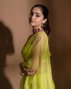 reba-monica-john-in-pista-green-net-saree-look-photos-002