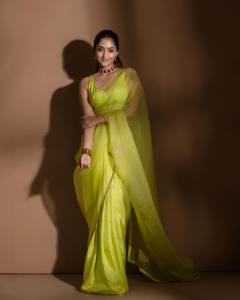 reba-monica-john-in-pista-green-net-saree-look-photos