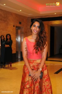 reba-monica-john-stills-880-00122