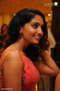 reba-monica-john-stills-880-00482
